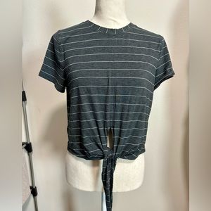 LULULEMON SIZE 6 CROP TEE SHIRT WITH TIE FRONT GREY AND WHITE STRIPES